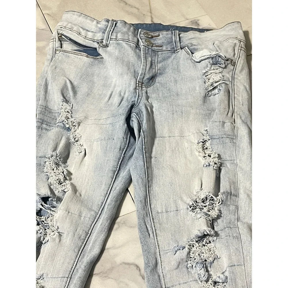 Almost Famous Jeans Juniors Size 7 ‎ Ripped Skinny Super Stretch Denim G0148